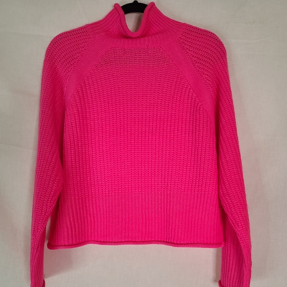 NWOT - HOT PINK KNITTED SWEATER - Picture 4 of 9